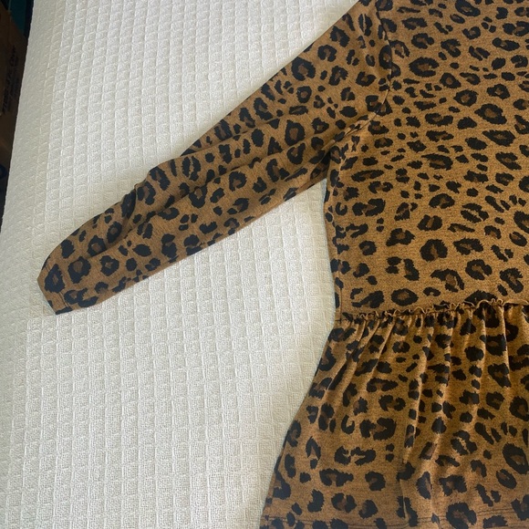 Long Sleeve Animal Print Top - Picture 15 of 16